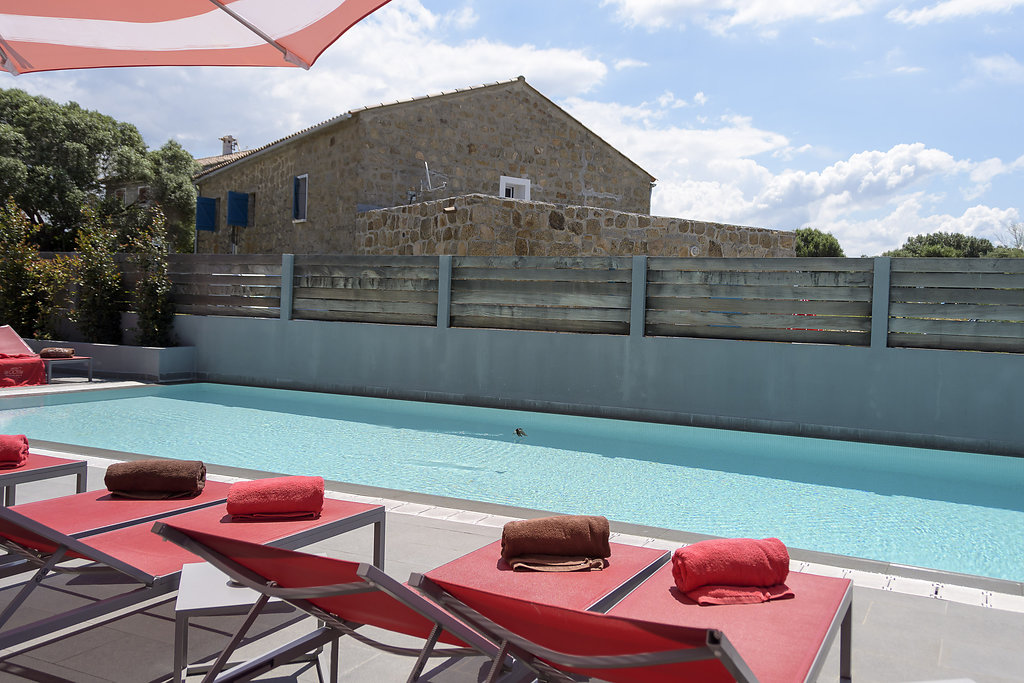 Piscine chauffée en Corse du Sud