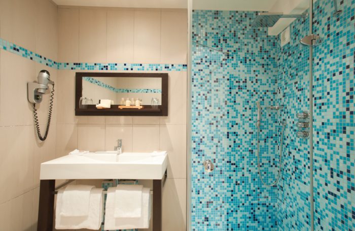 Chambre confort salle de bain Sud Corse