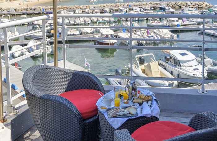 Chambre confort luxe terrasse sur mer Sud Corse