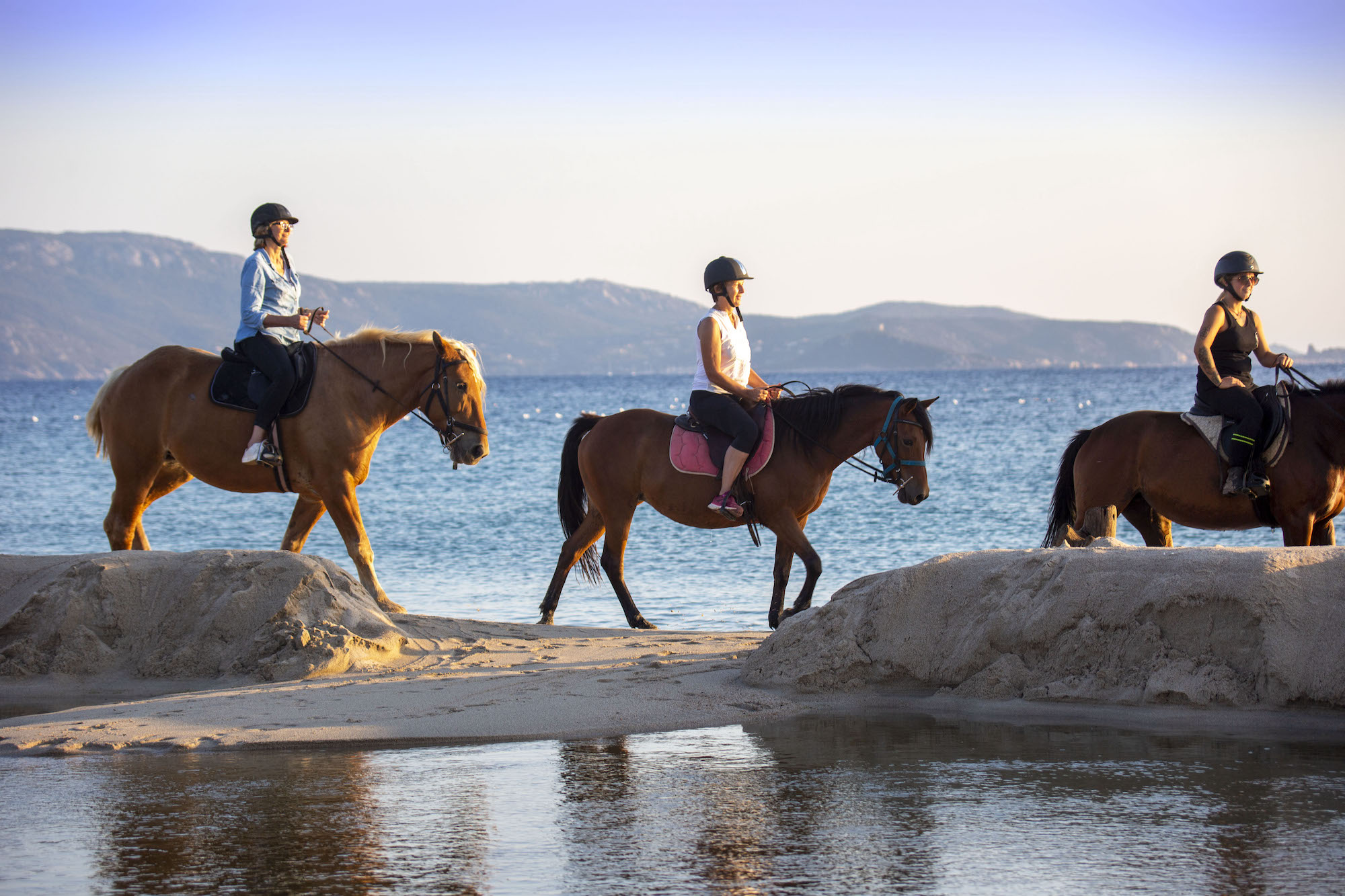 Promenade à cheval au coucher de soleil centre équestre Propriano